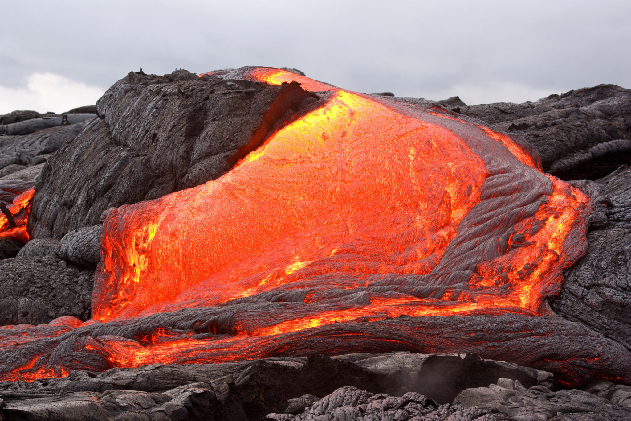 Descubre el fascinante proceso de cómo se sale la lava