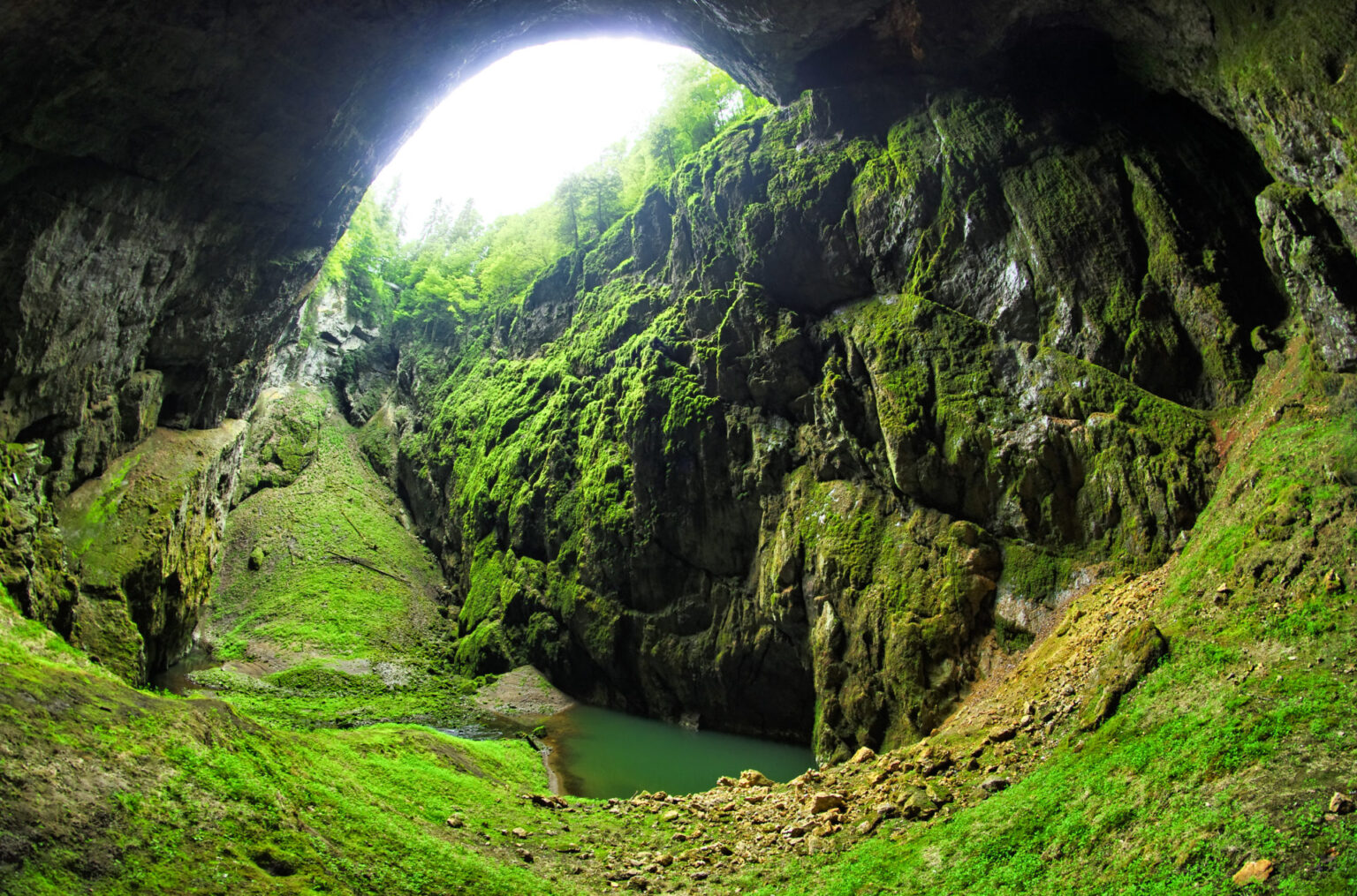 Descubre la belleza subterránea: Karst de Moravia